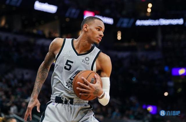 中场组合的 中场组合的